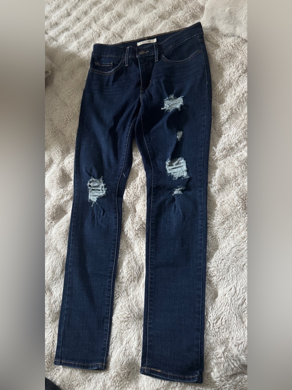 Levi’s 311 Shaping Skinny 28x30 BNWOT